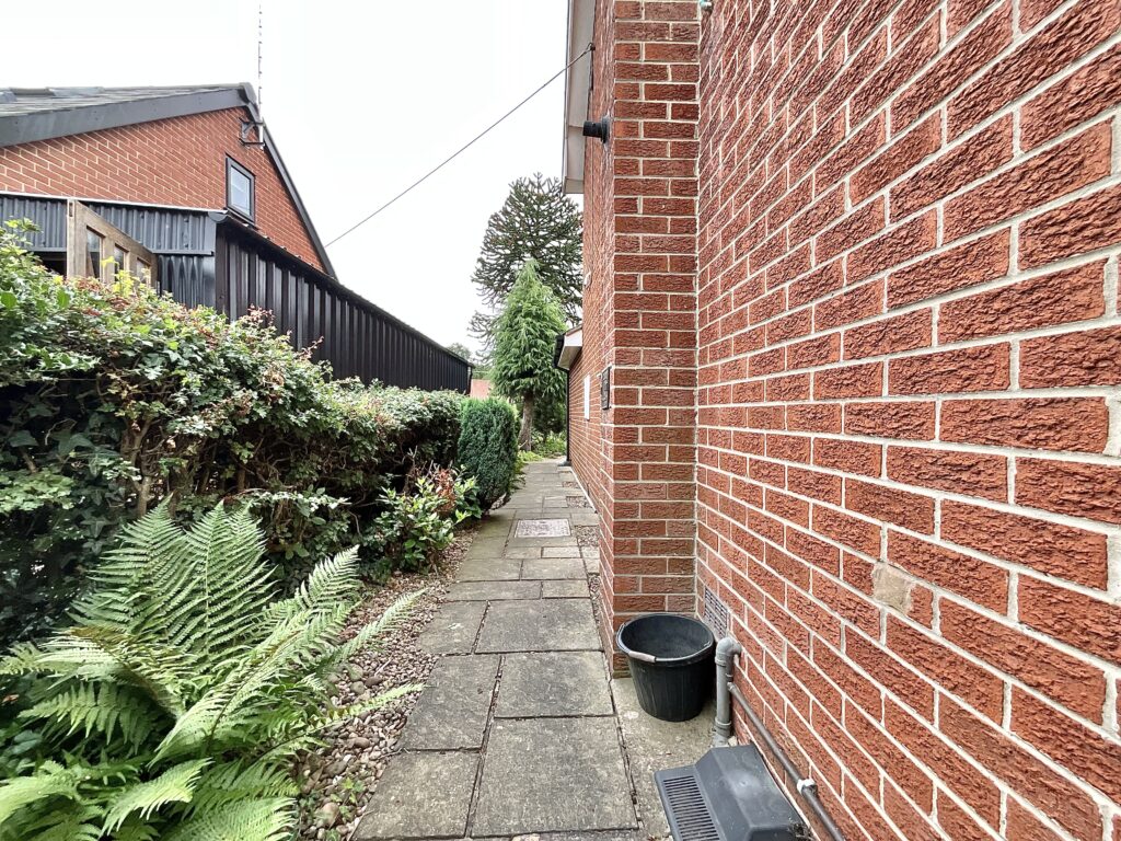 Deadmans Green, Checkley, ST10