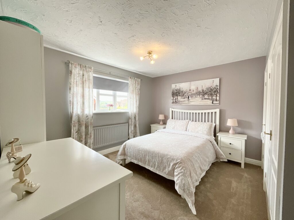 Meadowbank Avenue, Weston, ST18