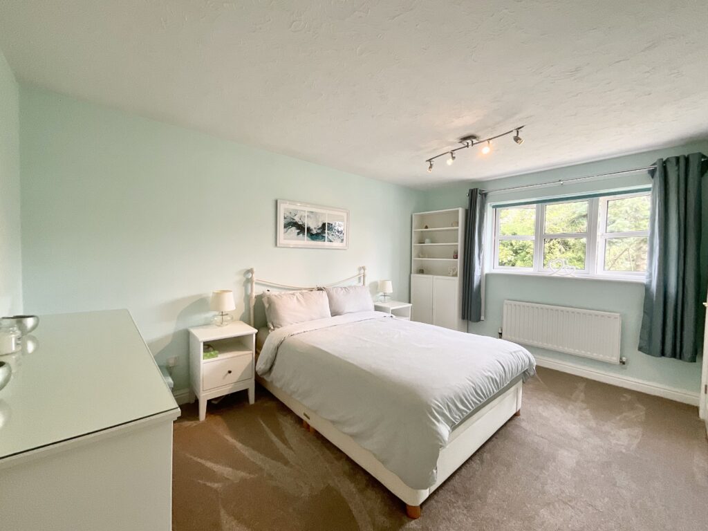 Meadowbank Avenue, Weston, ST18
