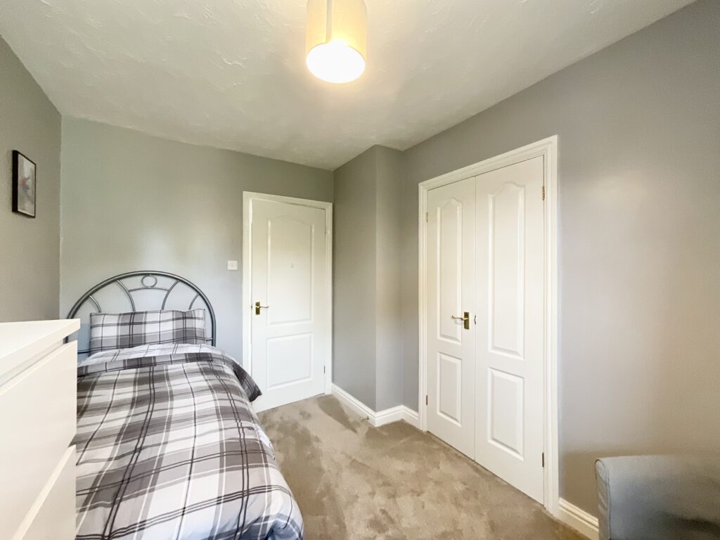 Meadowbank Avenue, Weston, ST18