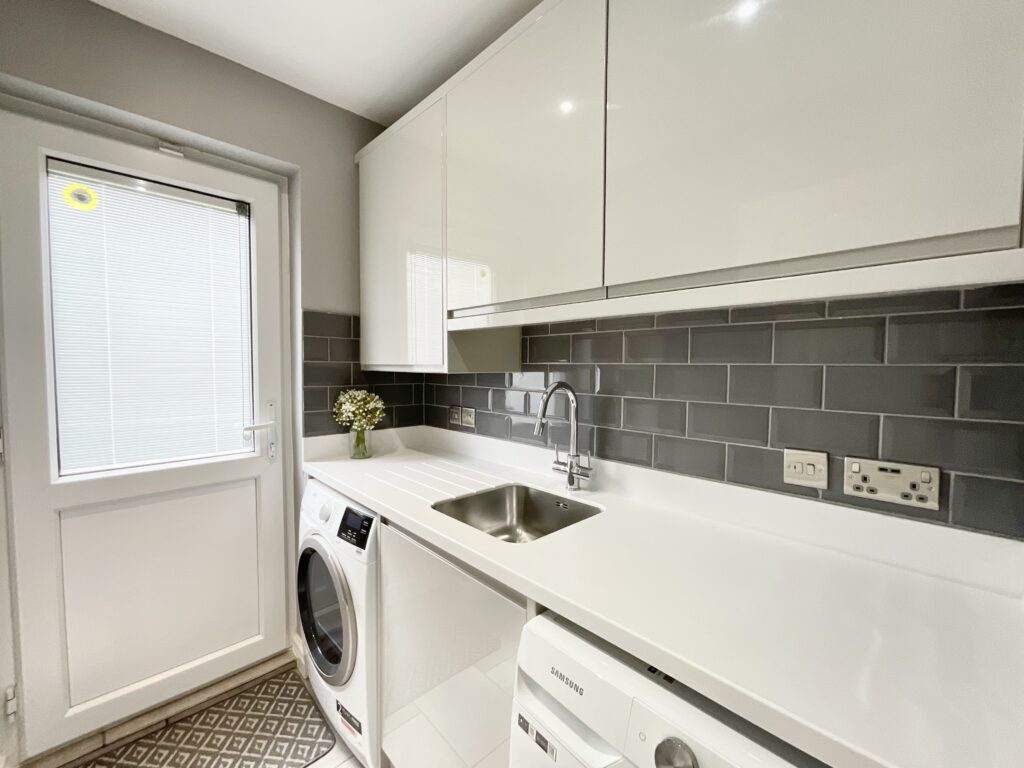 Meadowbank Avenue, Weston, ST18