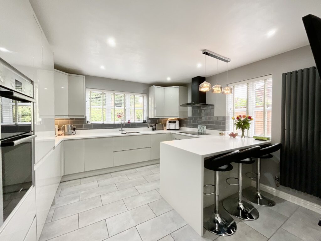 Meadowbank Avenue, Weston, ST18