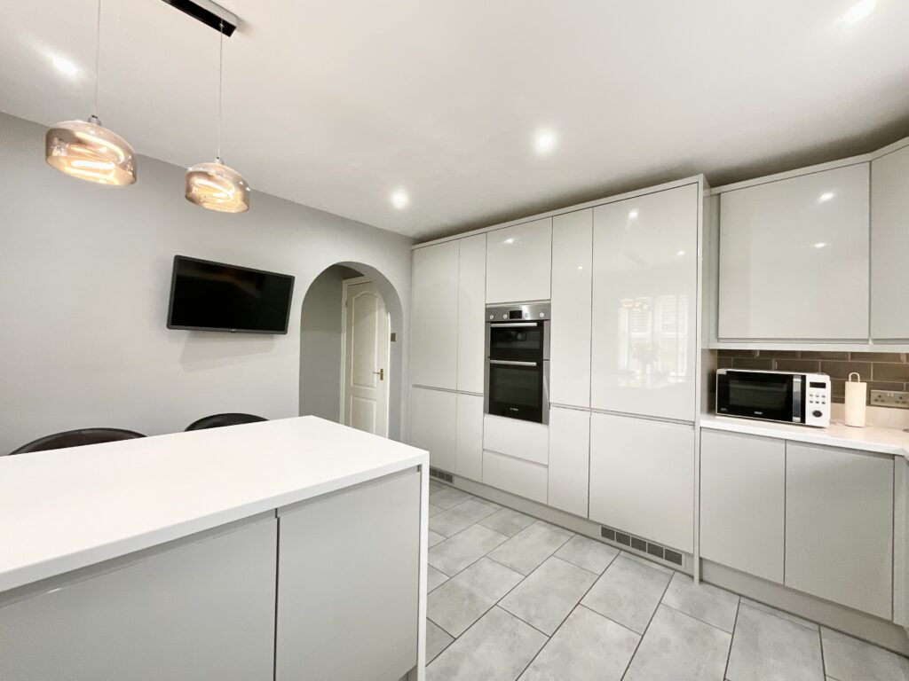 Meadowbank Avenue, Weston, ST18