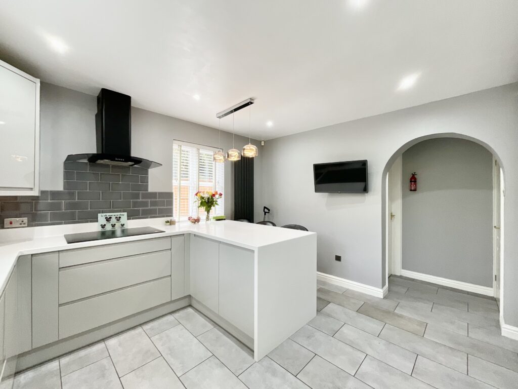 Meadowbank Avenue, Weston, ST18