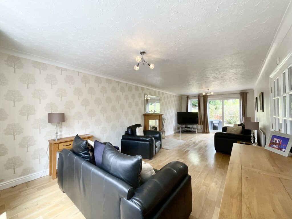 Meadowbank Avenue, Weston, ST18