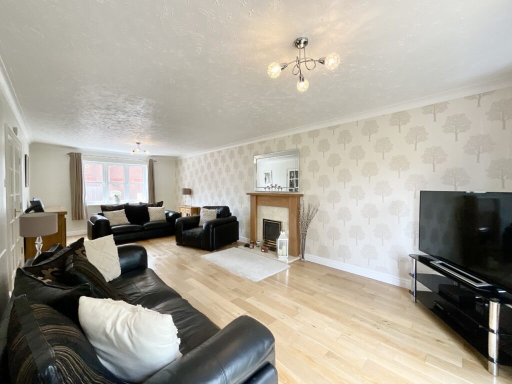 Meadowbank Avenue, Weston, ST18