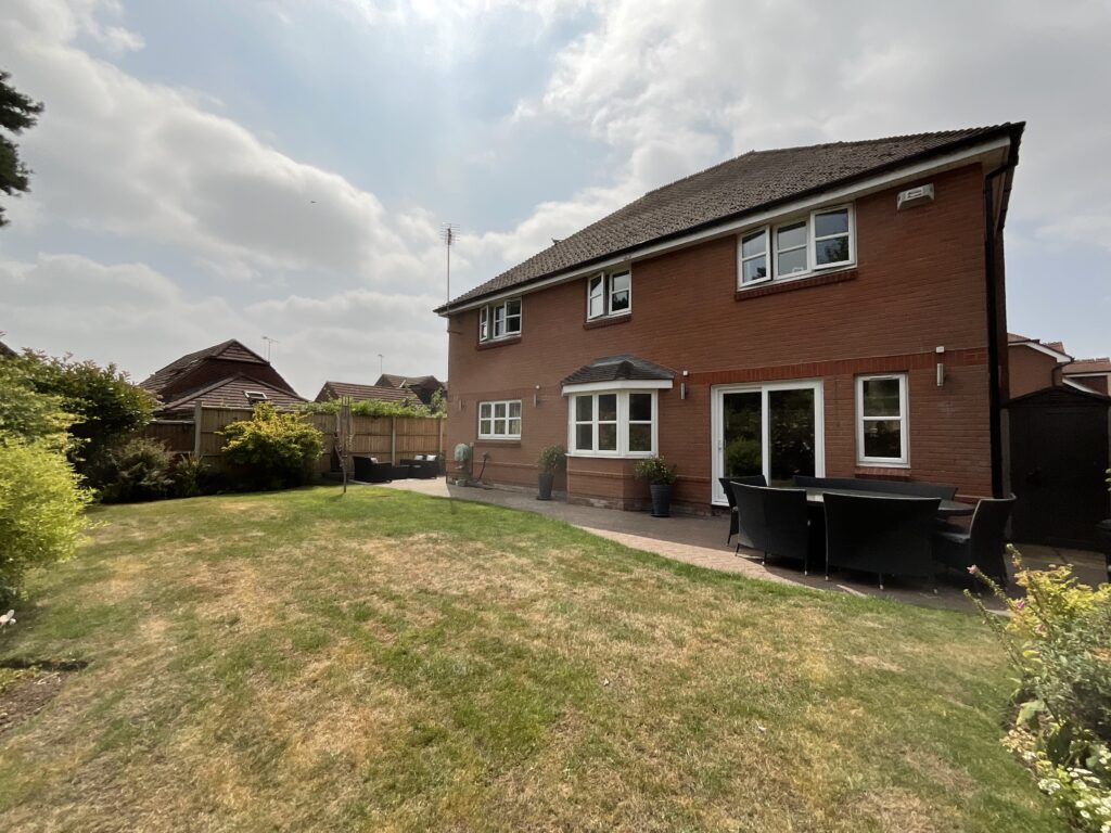Meadowbank Avenue, Weston, ST18