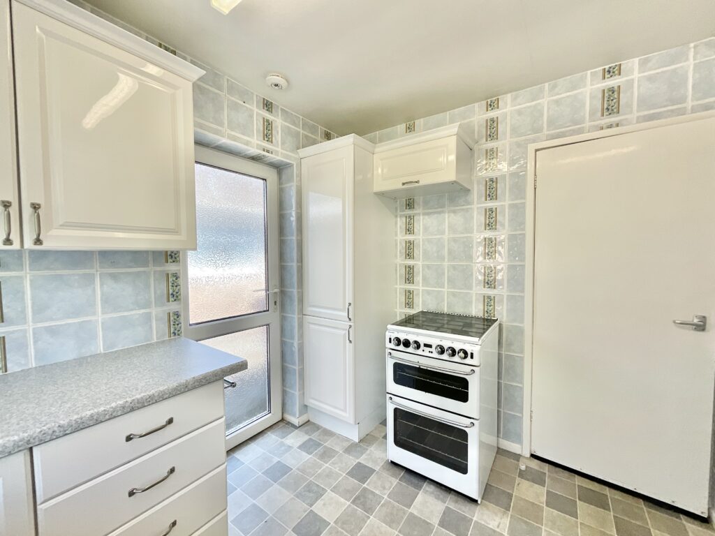 Friars Avenue, Stone, ST15