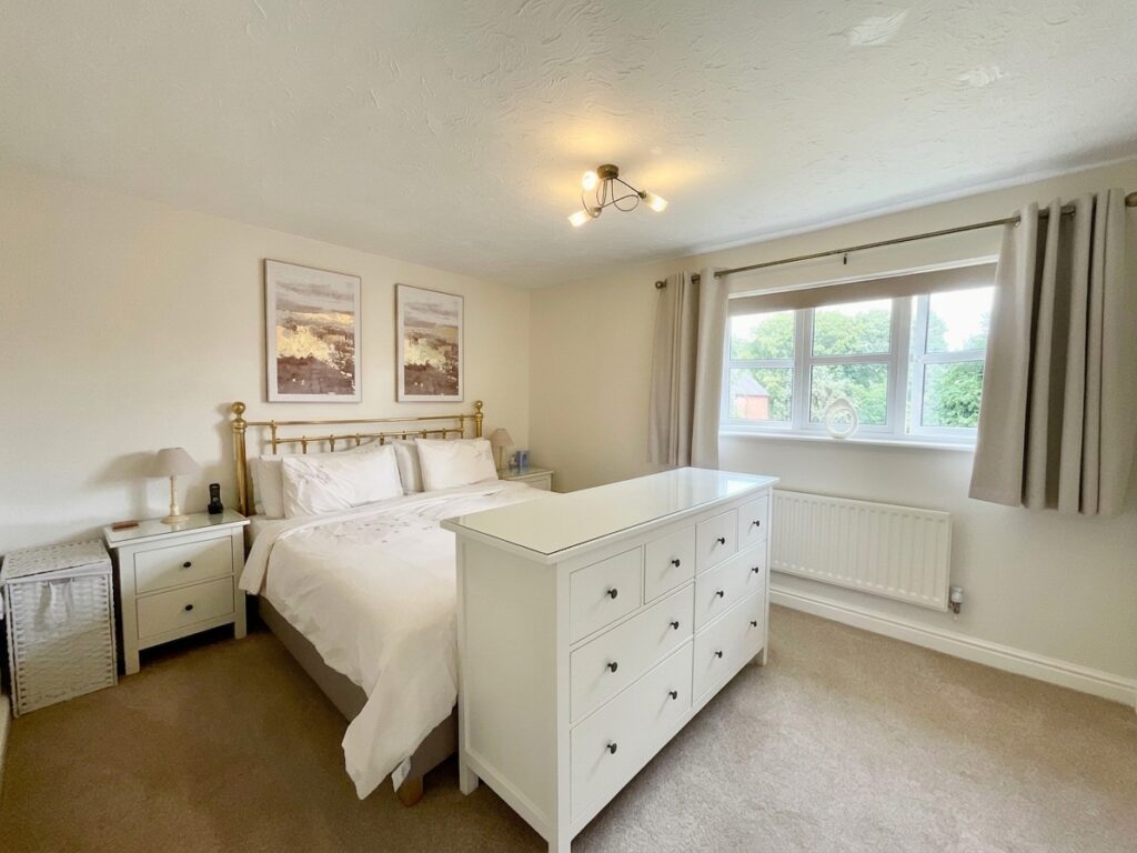 Meadowbank Avenue, Weston, ST18