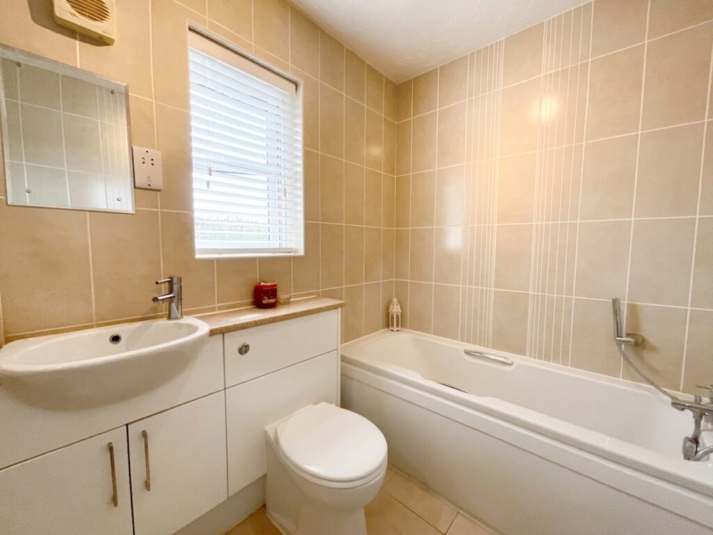 Meadowbank Avenue, Weston, ST18