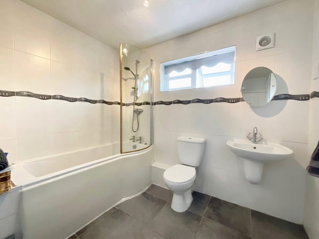 Meadowbank Avenue, Weston, ST18