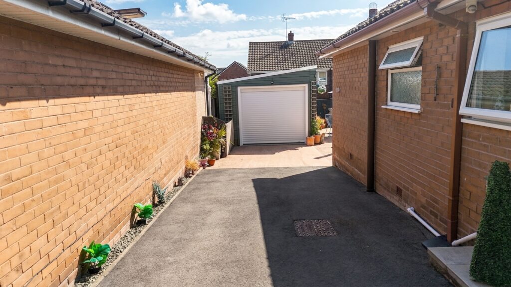 Meadow Way, Stone, ST15