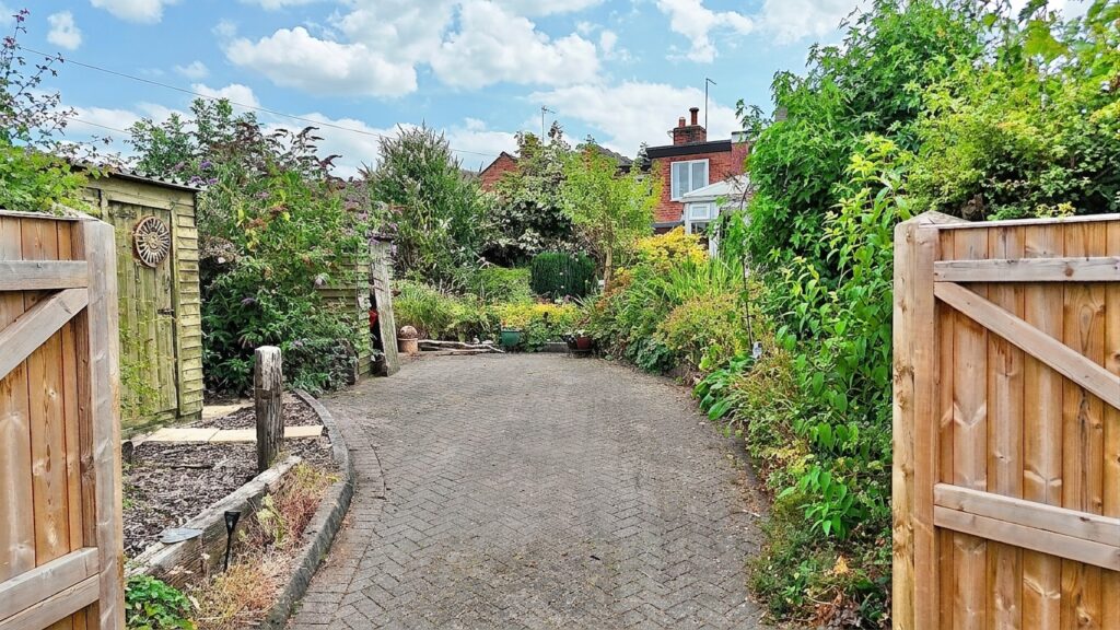 Sarver Lane, Dilhorne, ST10