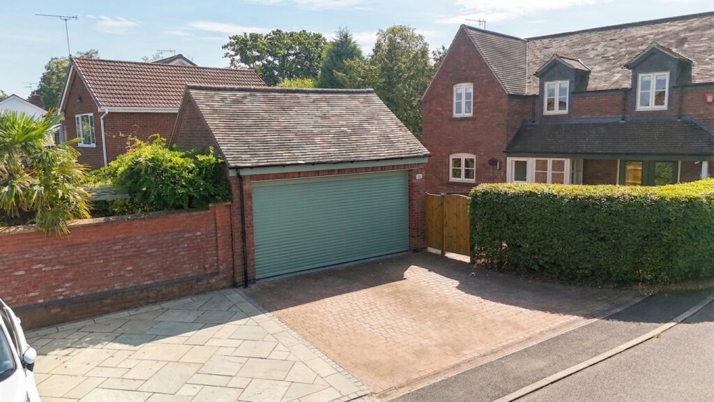 Tittensor Road, Tittensor, ST12