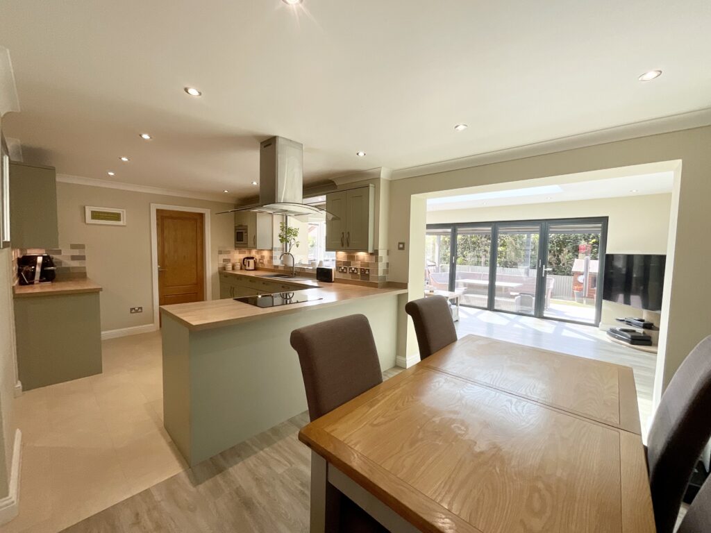 Saddler Avenue, Stone, ST15