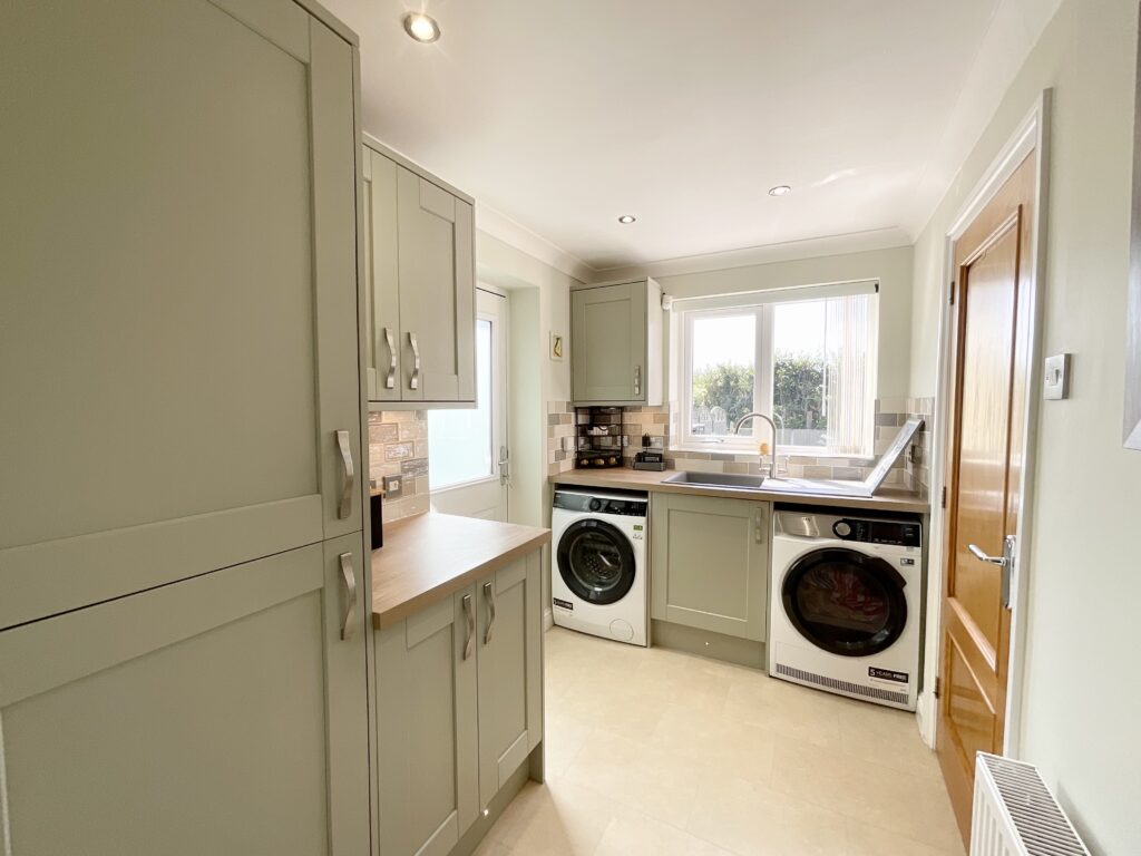 Saddler Avenue, Stone, ST15