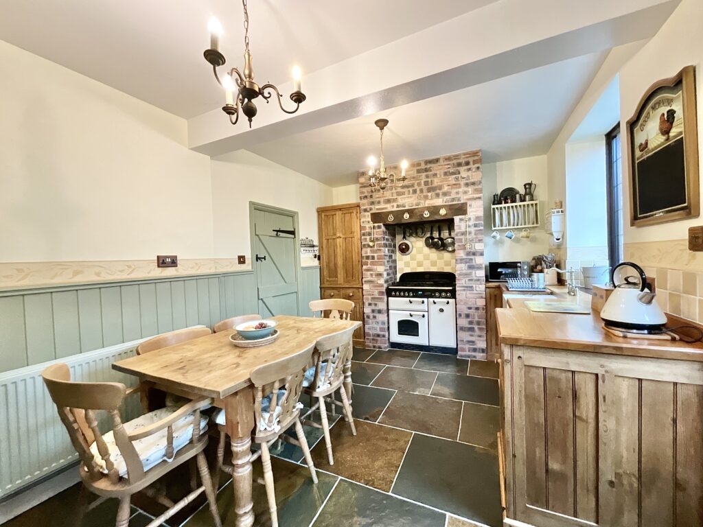 Whiston, Black Lane, ST10