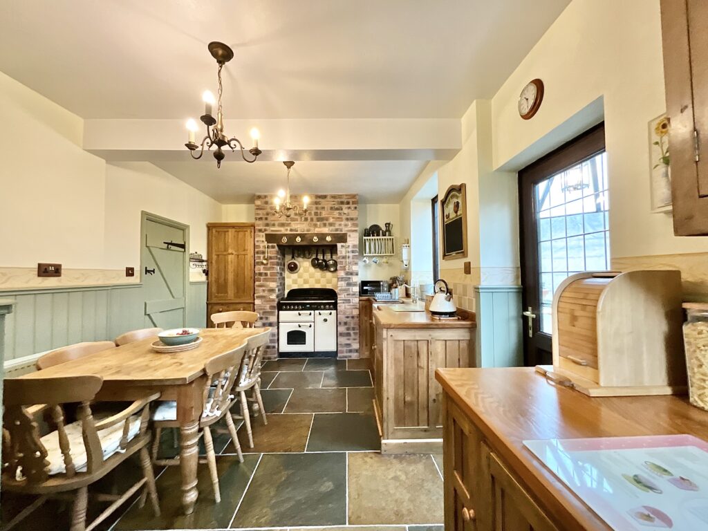 Whiston, Black Lane, ST10